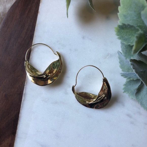 Jewelry - The Camryn - Textured Gold Earring
